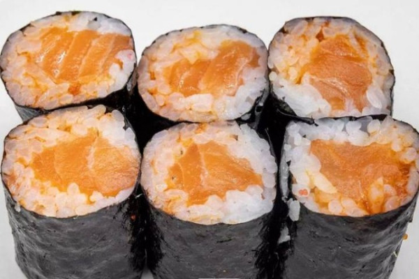 Hosomaki au saumon épicé / Spicy Salmon Hosomaki