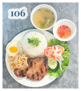 106. CƠM TẤM SƯỜN NƯỚNG BÌ HỘT GÀ ỐP LA