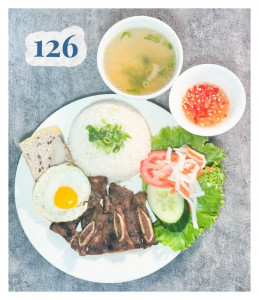 126. CƠM TẤM BÒ NƯỚNG HỘT GÀ ỐP LA CHẢ TRỨNG