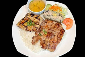 43. CƠM 3 MÀU: GÀ, SƯỜN, CHẢ TRỨNG