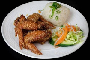 10. CÁNH GÀ CHIÊN NƯỚC MẮM VỚI XÔI