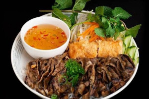 48. BÚN THỊT NƯỚNG CHẢ GIÒ