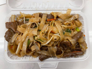 78. Flat White Noodle Fried w/Beef & Vegetable