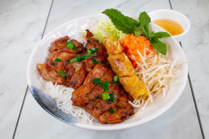 V3 Grilled Chicken Vermicelli with Spring Rolls