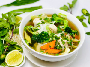 P13 Vegetarien and Tofu Noodle Soup with ( Lemongrass or Chicken Broth)