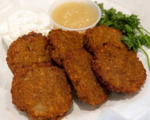 Potato Pancakes with Apple Sauce/Sour Cream