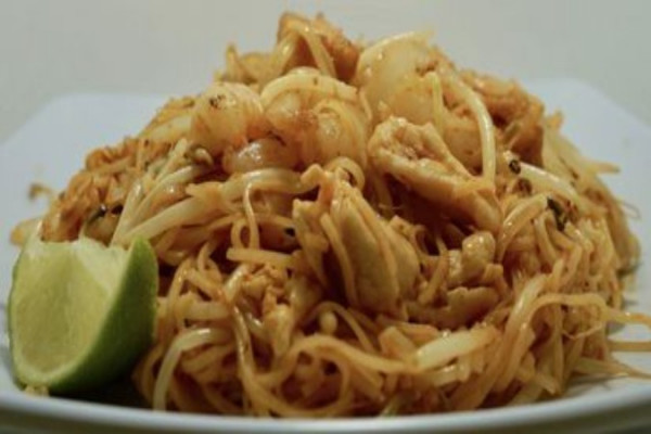 F4. PAD THAI AUX CREVETTES/ PAD THÁI TÔM