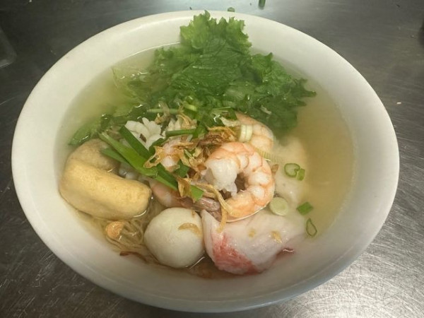 M12. AVEC FRUIT DE MER/ MÌ ĐỒ BIỂN/ 海 鮮 麵