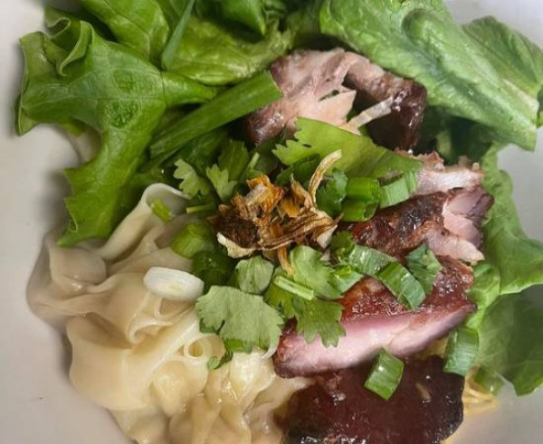 M8. MÌ HOÀNH THÁNH XÁ XÍU/ 叉 燒 餛 飩 麵 AVEC PORC BBQ ET WONTON / WITH BBQ PORK AND WONTON