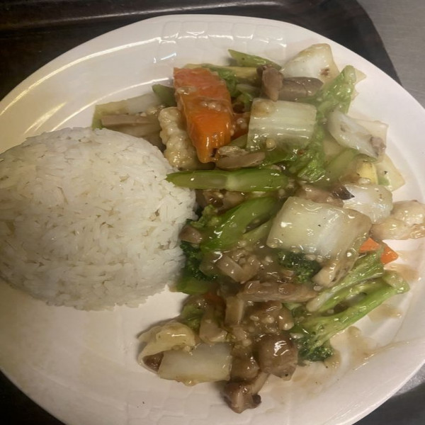 C14. CƠM GÀ XÀO RAU/ 時 菜 雞 ⽚ 飯 / AVEC POULET GRILLÉ / WITH GRILLED CHICKEN