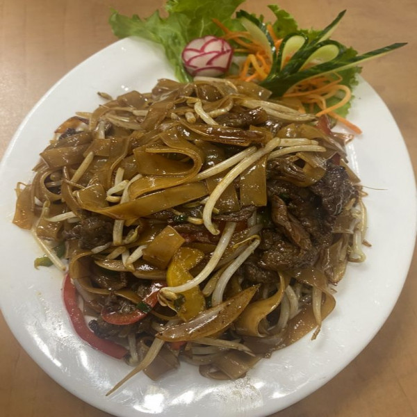 HT1. HỦ TIẾU XÀO BÒ/ 西 蘭 ⽜ ⾁/ AU BOEUF /WITH BEEF