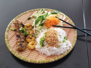 306. Grilled Pork and Shrimp on Vermicelli