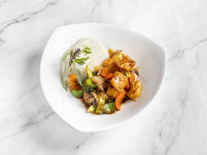 219. Tofu in a Spicy Saté Sauce with Vegetables on Rice