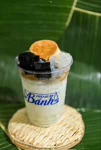 7. Glass Jelly Flan Dessert / Sương Sáo Bánh Flan