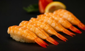 N13. NIGIRI Crevette Tempura Épicé