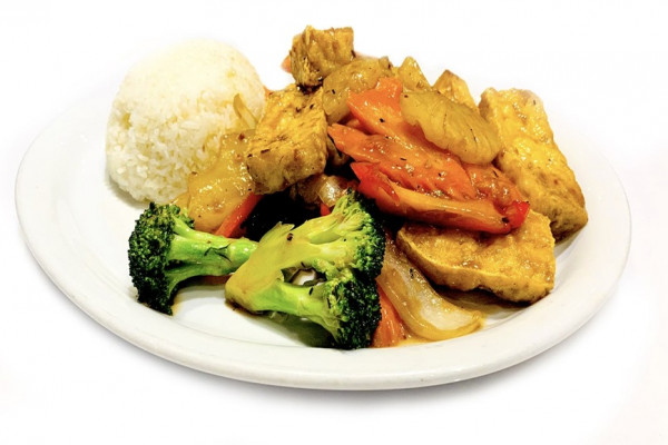 Tofu frits sautés aux ananas / Stir-fried tofu with pineapple