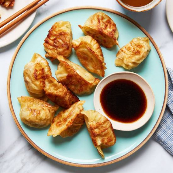 Gyoza Frits Poulet et Légums (6mcx)/ Fried Dumplings with Chicken and Vegetables (6mcx)