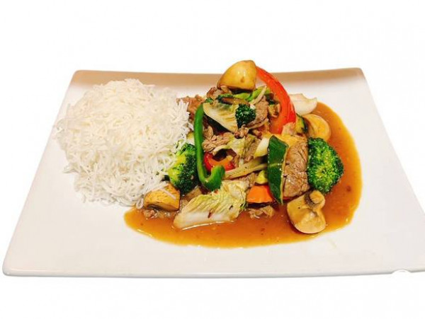 Bœuf sautés aux cari rouge avec lait de coco et basilic frais / Curry Beef with Coconut Milk and Fresh Basil