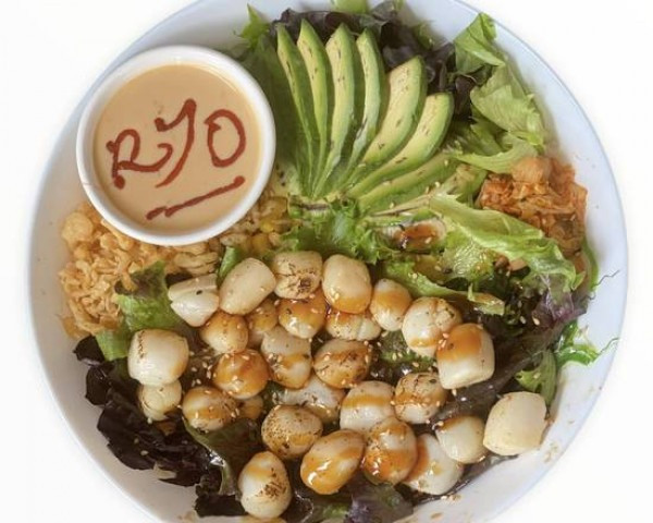 P10. Poké au Pétoncle Grillé / Grilled Scallops Poké