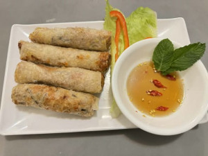 Vietnamese Spring rolls / Chả giò (4 rolls)