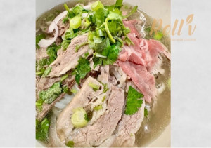 [1 A5 Poulet offert] P6. Pho au bœuf saignant et flanc de boeuf