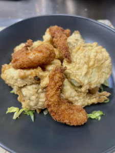 SHRIMP AND VEGGIE TEMPURA