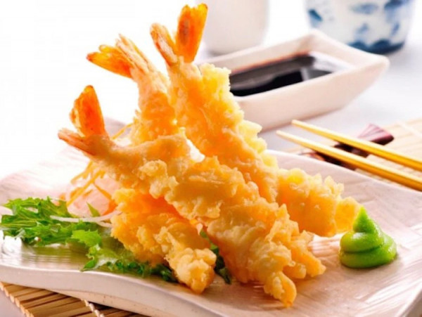 E4. Crevette / Shrimp Tempura ( 3mcx )