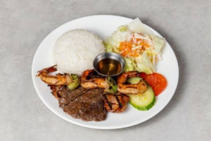 G8. Poulet, boeuf et crevettes grillés