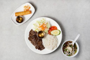 C2. Boeuf grillé et salade