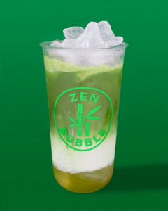 Matcha latte au pêche