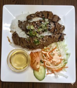 3. Bœuf grillé (Bol grillade aux Vermicel avec Rouleaux impériau)