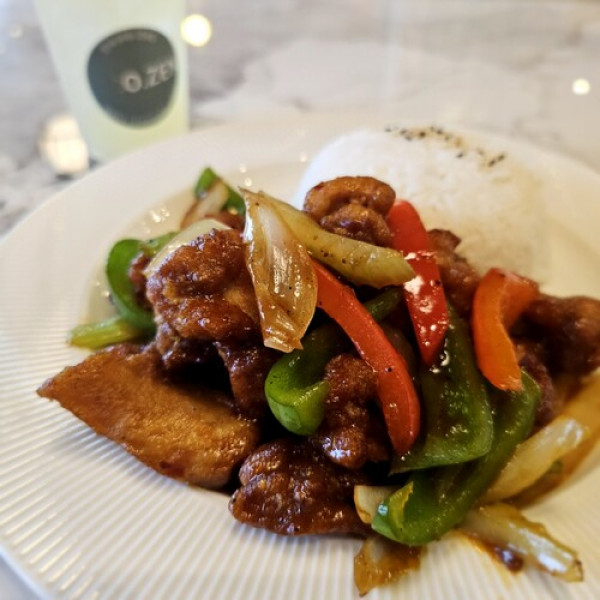 W2. Poulet croustillant a la sauce sate