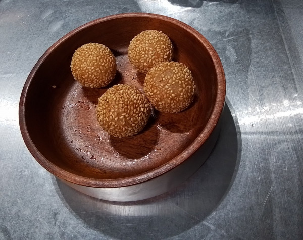 Boules de sesames ( 4 morceaux ) 