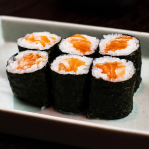 HOSOMAKI SAUMON ÉPICÉ