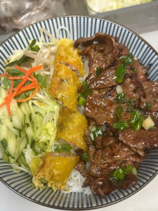 24. Spring Rolls With Vermicelli Noodle /w Choice Meat