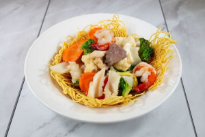 60. Stir Fried Egg Noodle w/ Shrimp And Squid