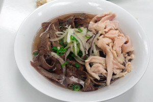 318. Phở gà nạm