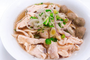 319. Phở gà bò viên