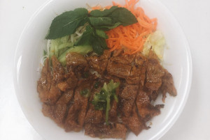 410. Bún bò nướng