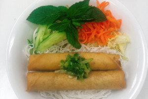 411. Bún chả giò (2R)