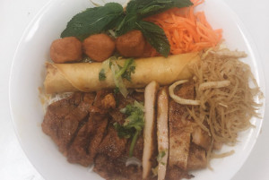 412. Bún thịt nướng, gà nướng, chả giò, nem nướng, bì