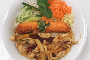 413. Bún gà xào sả ớt