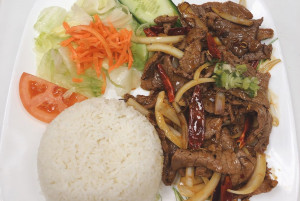 513. Cơm bò hoặc gà xào sả ớt (A: Bò, B: Gà)