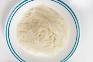 904. Chén phở